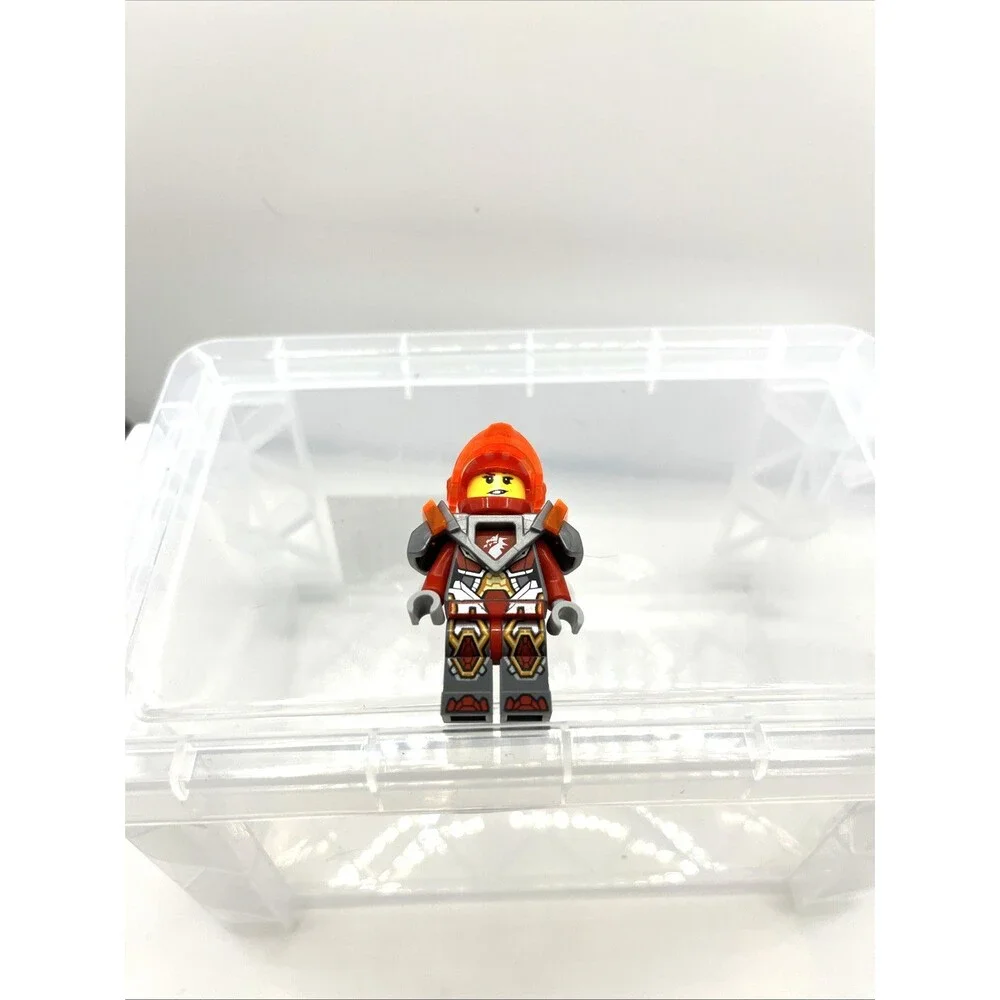 LEGO® Nexo Knights™ Macy - Trans-Neon Orange Visor and Dark Red Plume – (2017)